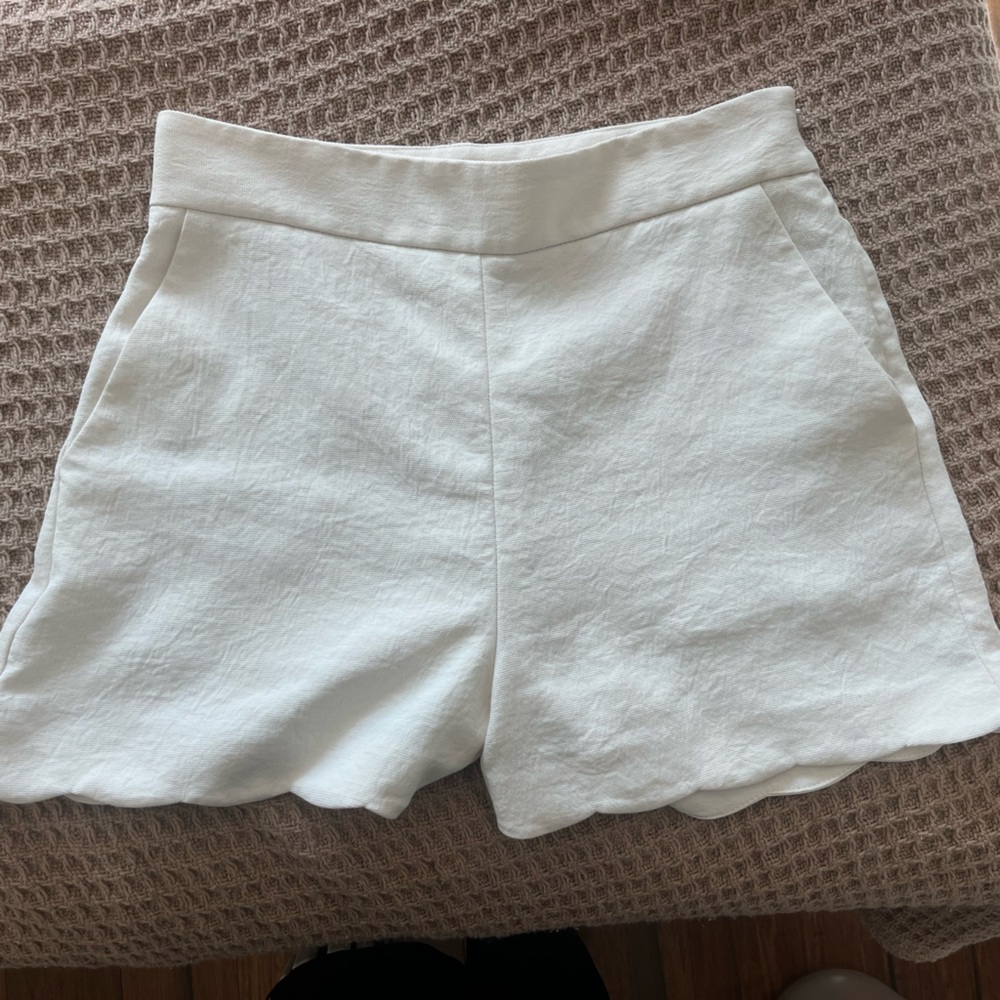 Wilfred scalloped off white size 4 shorts w side zipper